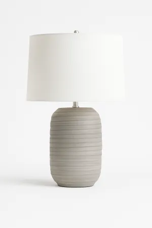 26" CERAMIC TABLE LAMP, BEIGE