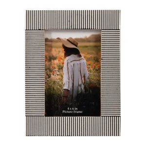 RESIN,4X6 ETCHED LINES PHOTO FRAME ,BLACK/WHITE