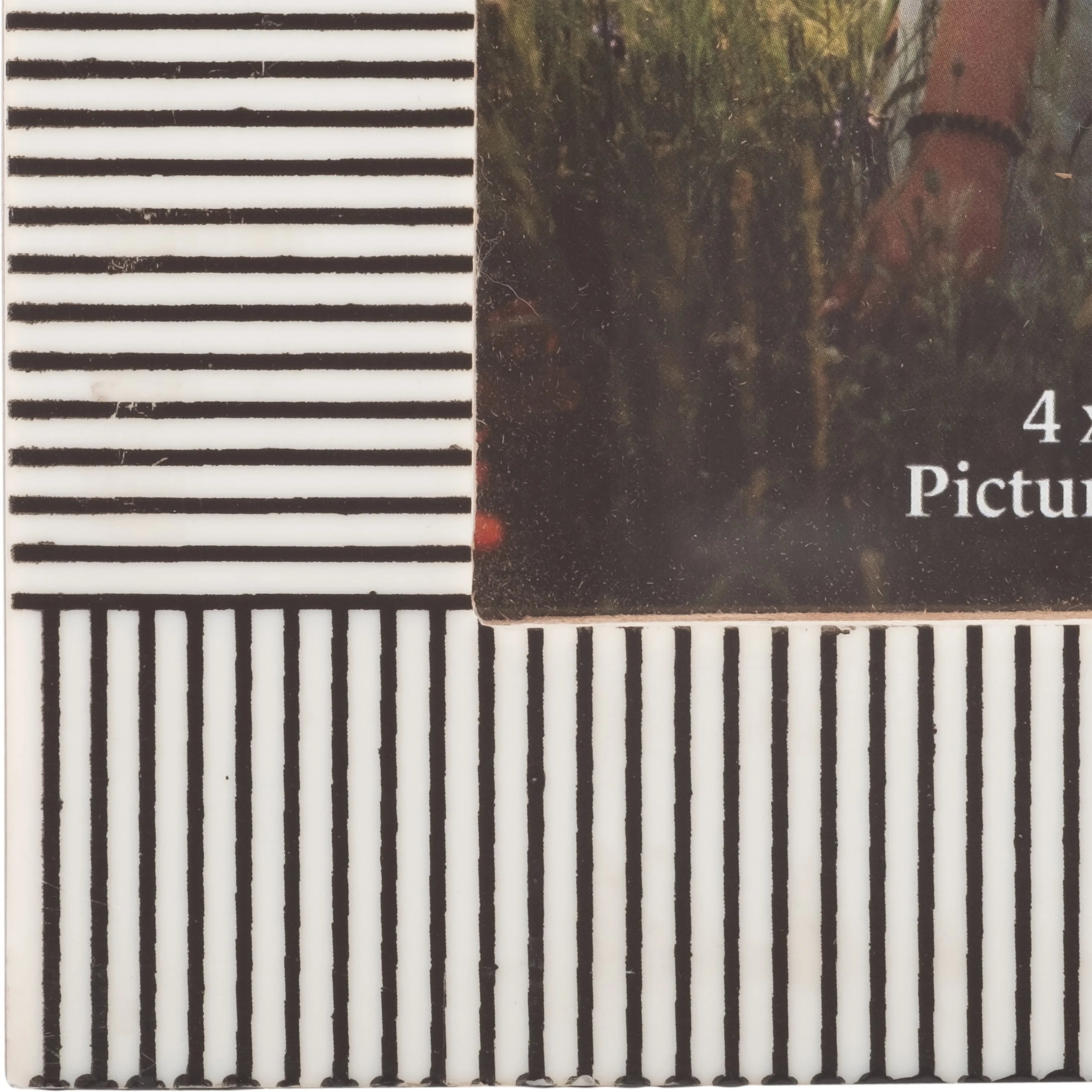 RESIN,4X6 ETCHED LINES PHOTO FRAME ,BLACK/WHITE